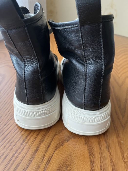 Черевики жіночі ( спорт) Estro б/в