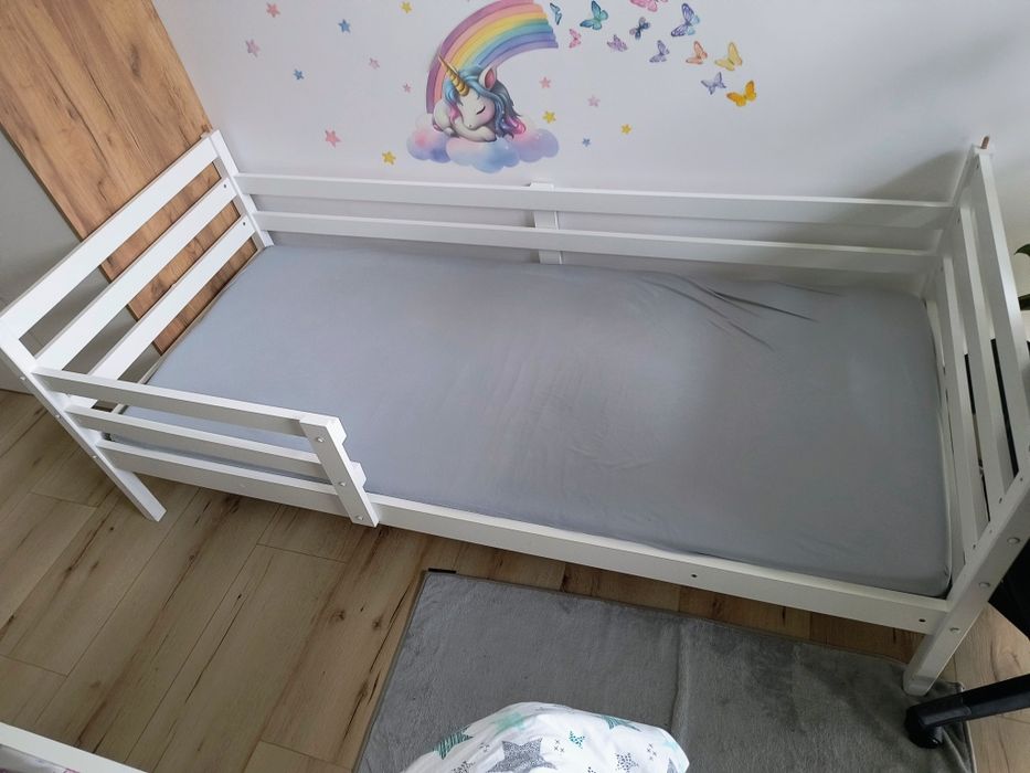 Łóżko młodzieżowe z materacem