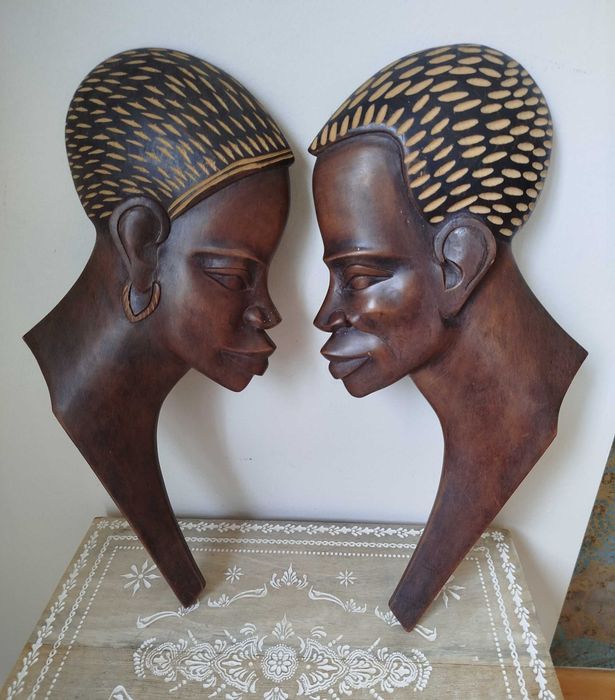 Lindo Par de Esculturas em madeira, origem Africana