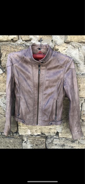 Продам женскую ,кожаную,фирменную курточку