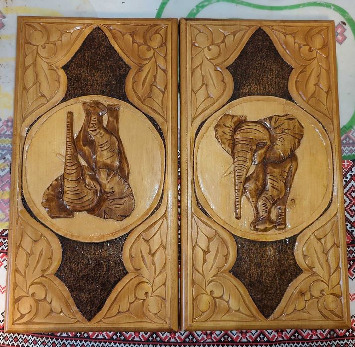 Дерев'яні різьблені нарди