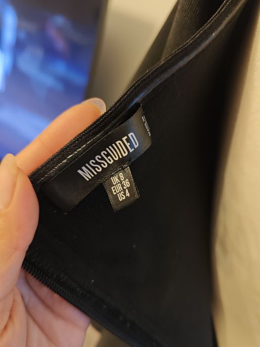 Czarna sukienka missguided 8 ołówkowa mini mała czarna obcisła