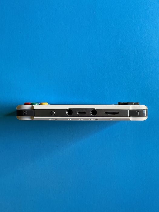 Pocket GO портативна консоль