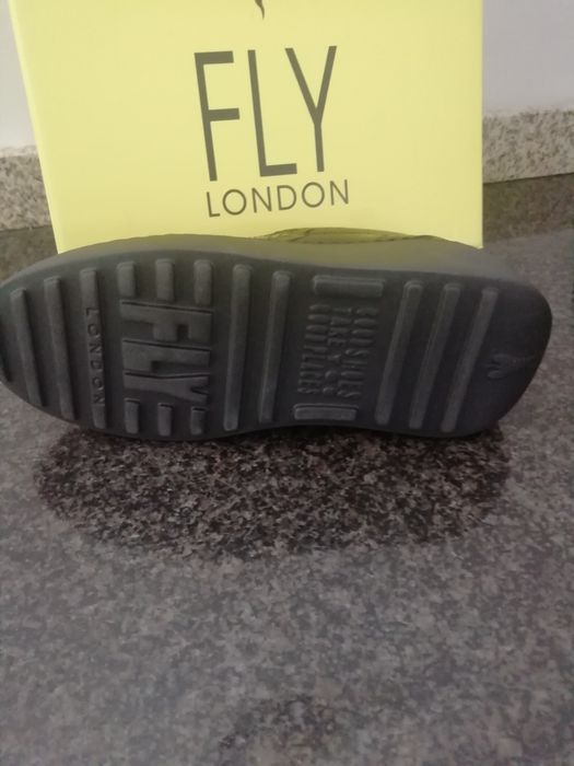 Sapatos novos Fly London 36