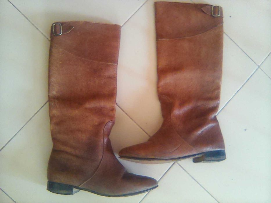Botas de cano alto em pele