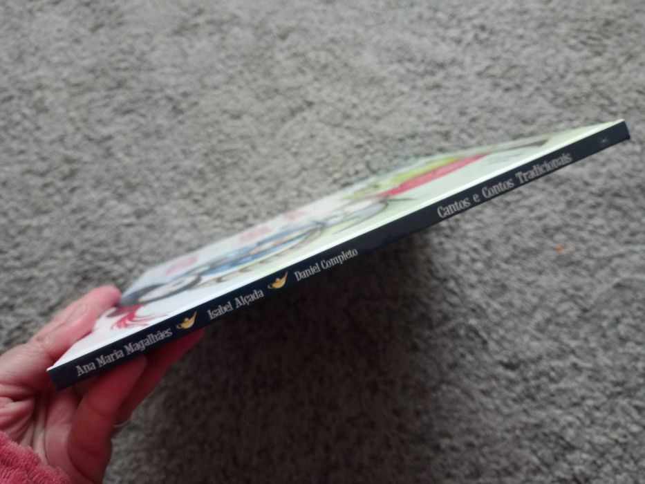 Livro Cantos e Contos Tradicionais– Ana Maria Magalhães, Isabel Alçada