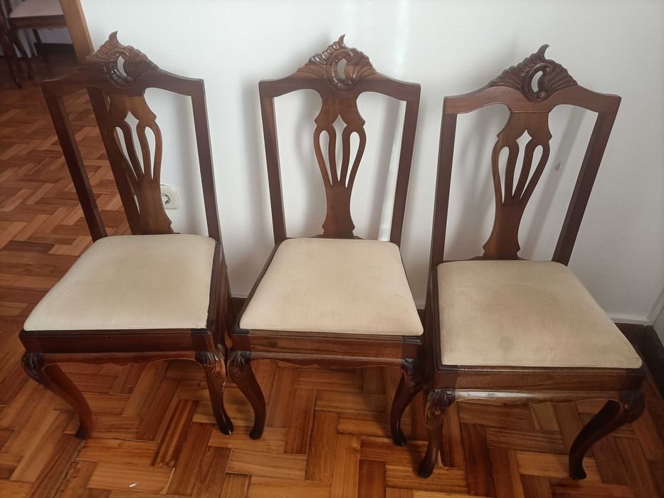 Mobília de sala em madeira polida