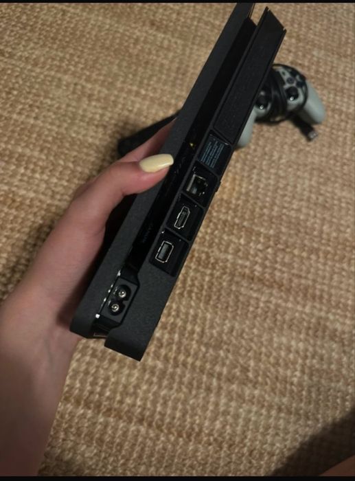 Playstation 4 com 2 controles e fc24