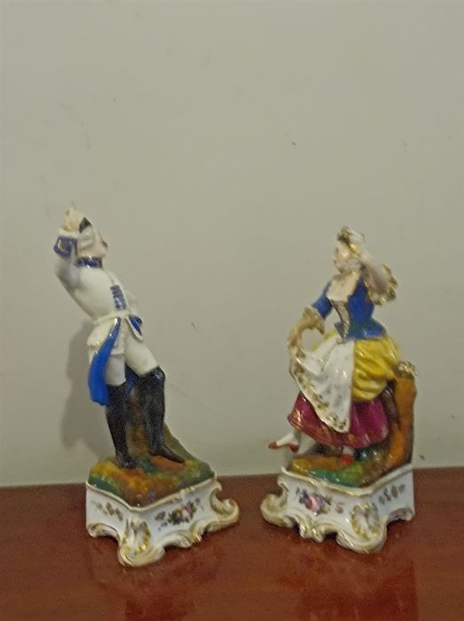 Estatuetas colecionáveis de porcelana