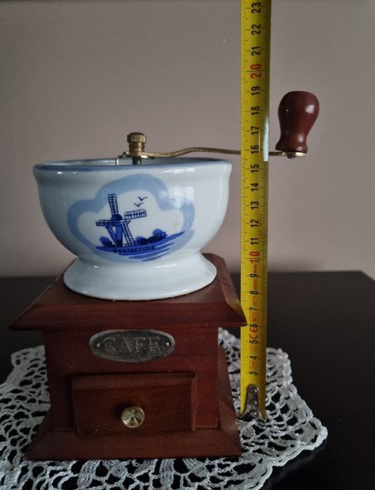 Mły porcelanowy wiatrak Delft