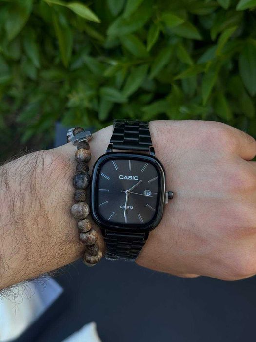 Годинник Casio , квадратний циферблат
