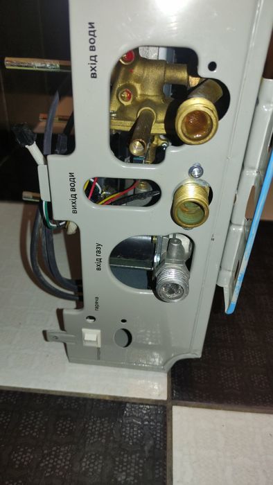 Продам Газову Колонку DION