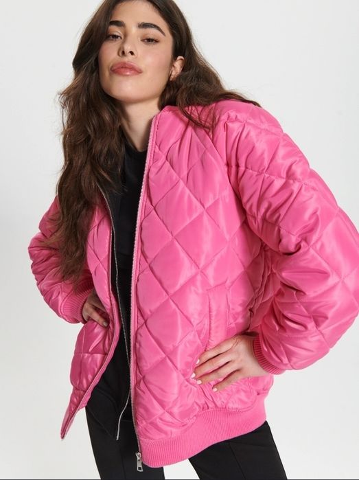 Розова демісезонна куртка жіноча