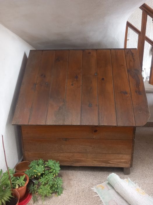 Casota para cão de madeira tratada