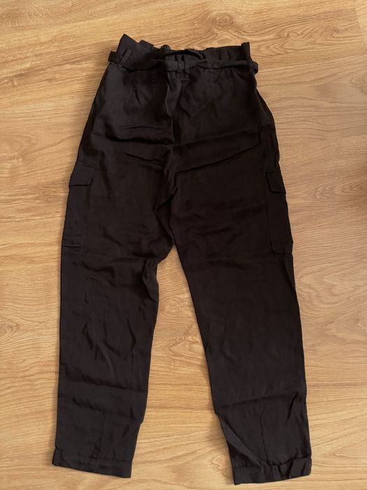 Czarne joggery luzny material