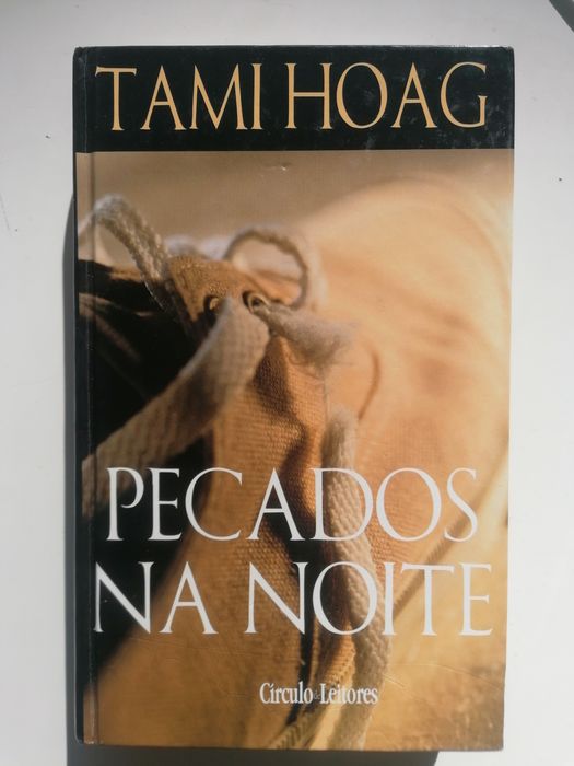 Livro "Pecados na noite" de Tami Hoag