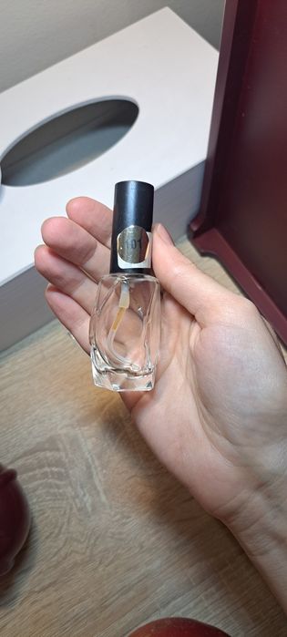 Mala buteleczka po perfumach szklana na perfumy do diy ozdobna