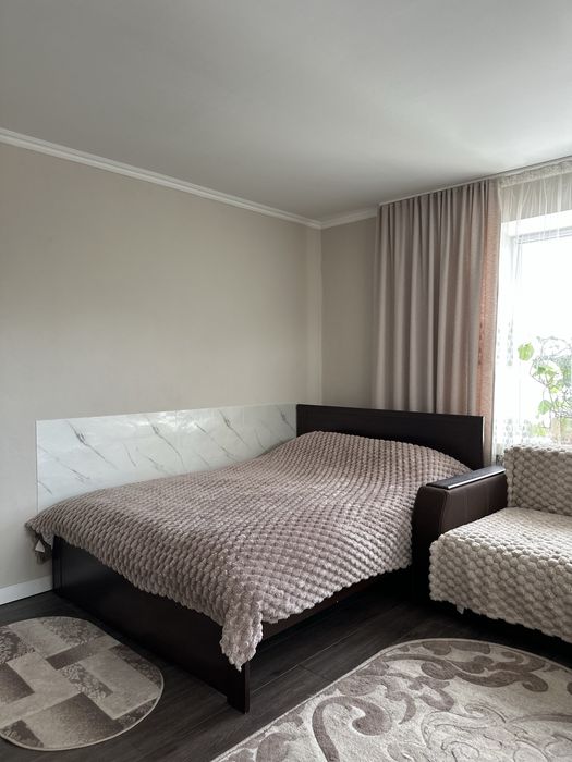 Погодинно,подобово,різні райони. 8 спальних місць