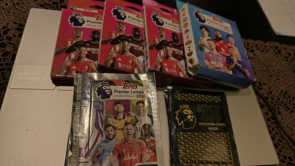 Zestaw 100 saszetek Topps Premier League 2026