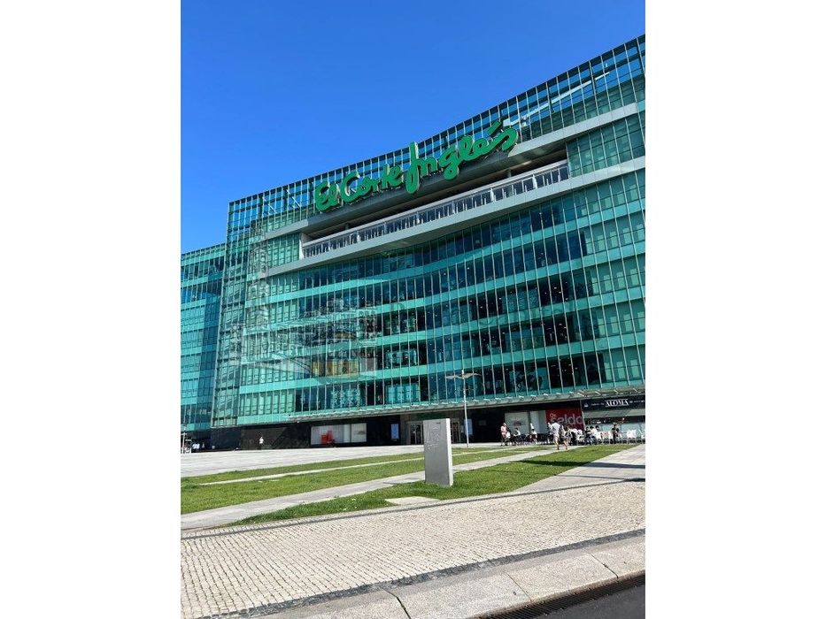 Excelente Espaço Comercial Com 25M2 À Beira Da Linha Do Metro, Pert...
