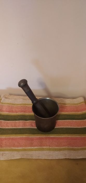 Ступка чавунна давня