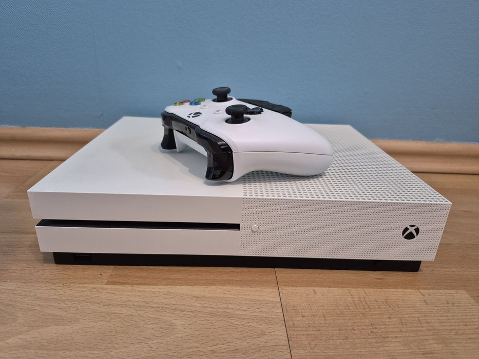 Xbox one s 1TB, gry gratis