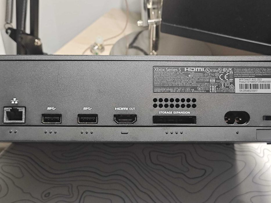 Xbox Series S 1TB Preta + 2 Comandos | Caixa Original