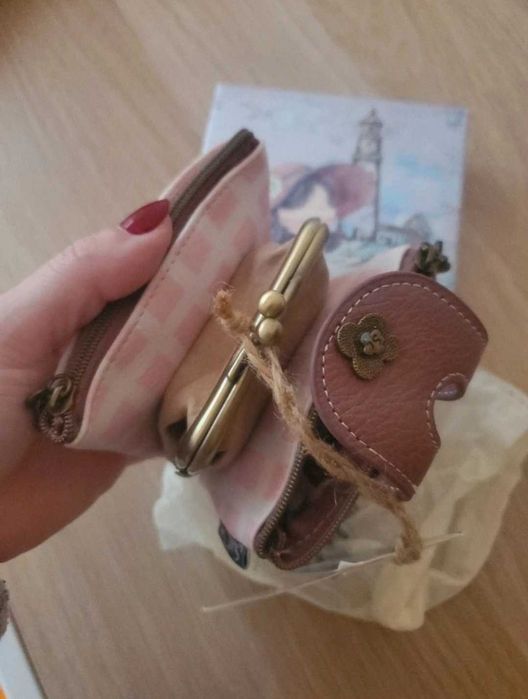 Carteira mulher nova e linda