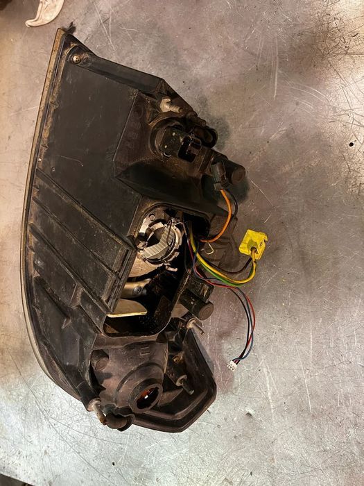 ÓTICA / FAROL FORD TRANSIT 00-06 - ESQUERDO / DIREITO