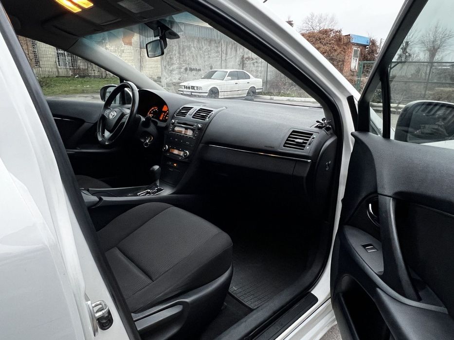 Toyota Avensis автомат 2011рік