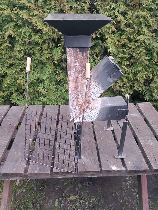 Piec rakietowy z rusztem