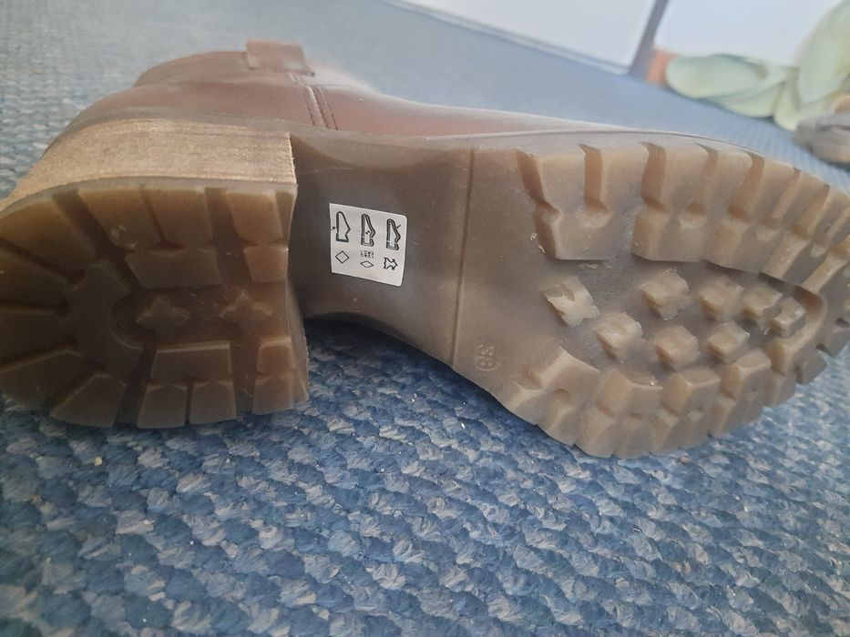 Botki Bullboxer 38