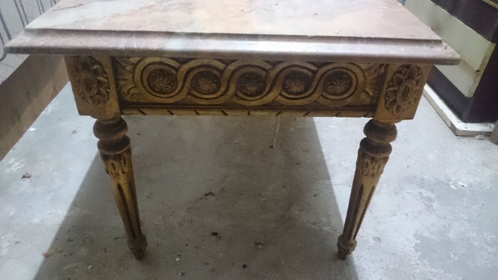 Mesinha talha dourada com mármore antiga