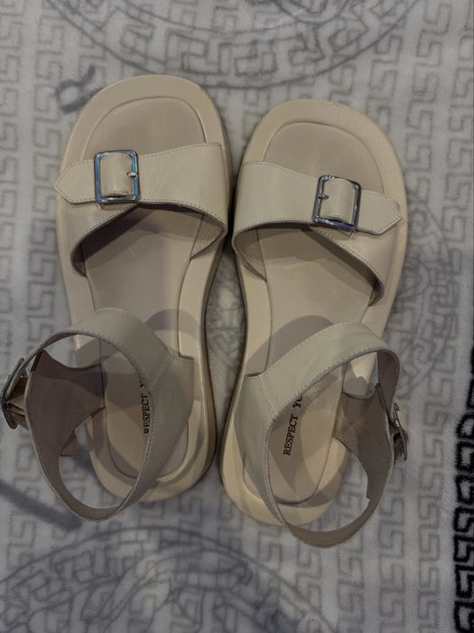 Продам жіночі сандалі  Respect