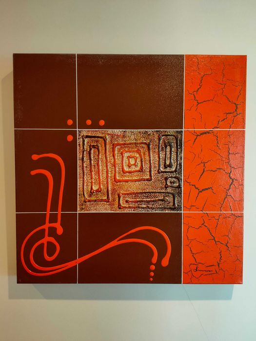 2 quadros com pintura abstrata em tons de laranja e castanho