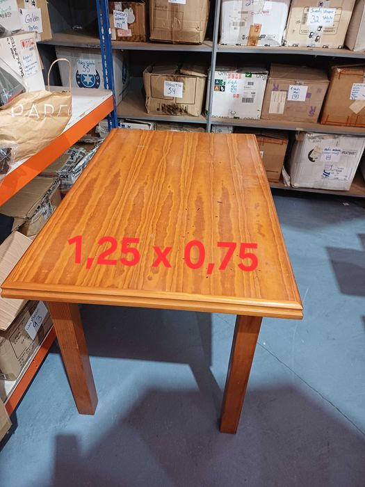 Mesa de cozinha + 4 cadeiras