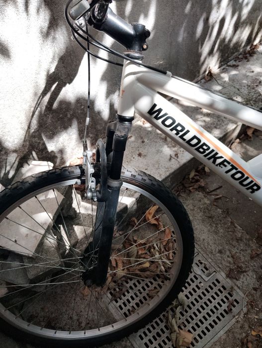 2 Bicicletas WBT World Bike Tour	Adulto - EM muito bom estado.