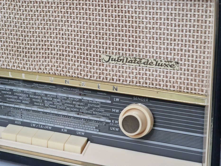 Rádio antigo reparado Telefunken