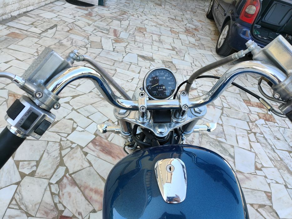 Suzuki intruder vs800