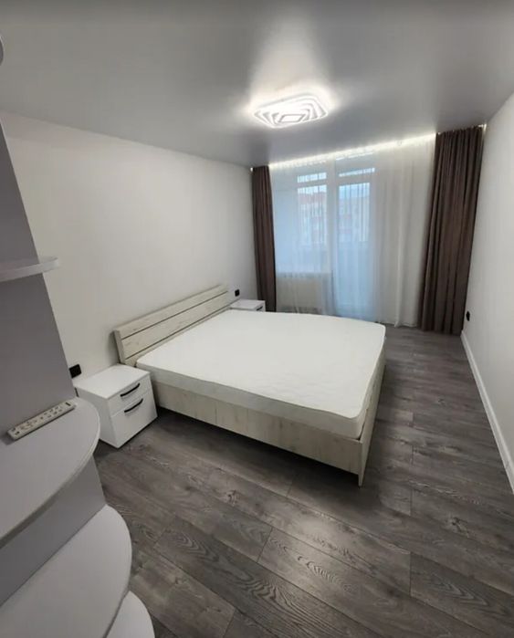 Продаж 3к квартири 85 кв. м на просп. Злуки