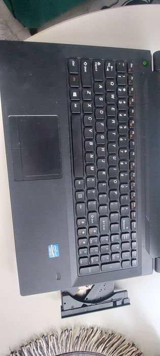 Lenowo Essential B590