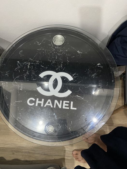 Mesa de centro com tampo de vidro