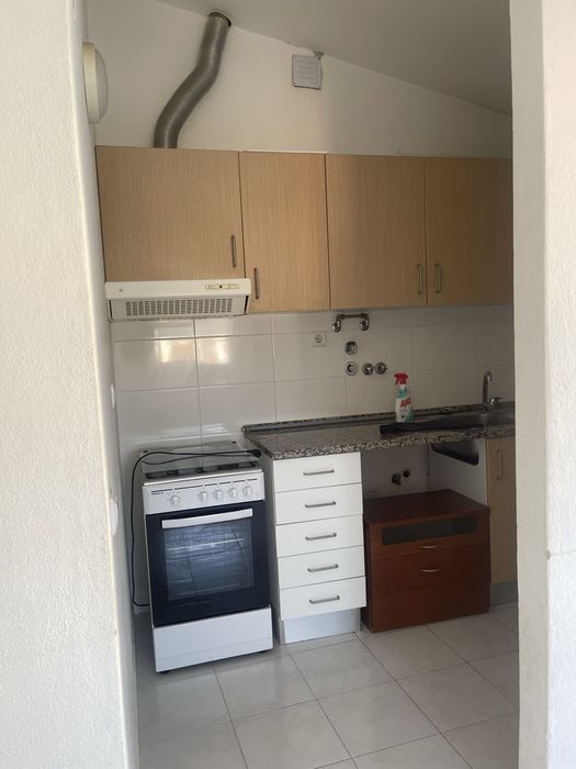 Lindo T1 pra arredamento em Loures(Tojalinho)