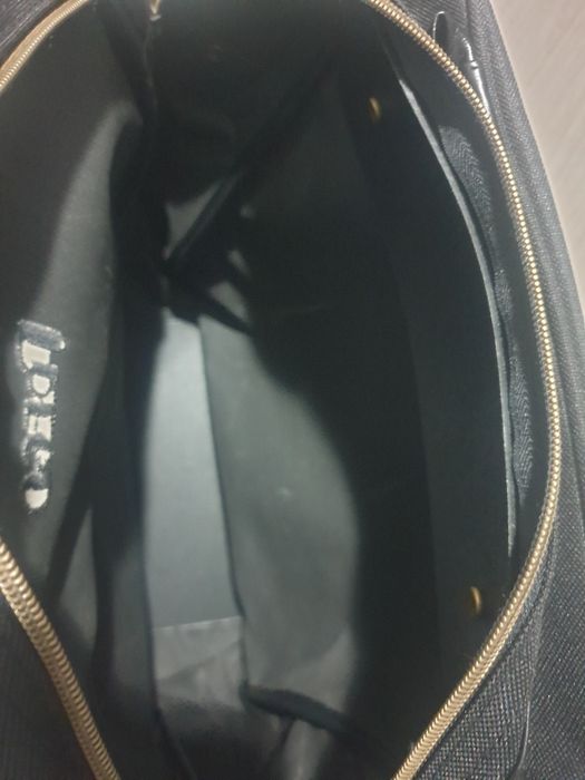 Czarna torba na ramię męska laptop pionowa wszechstronna