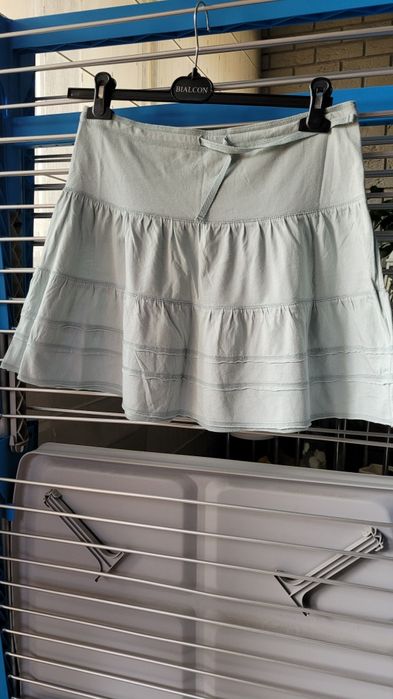 Krótka spódnica wiązana w pasie