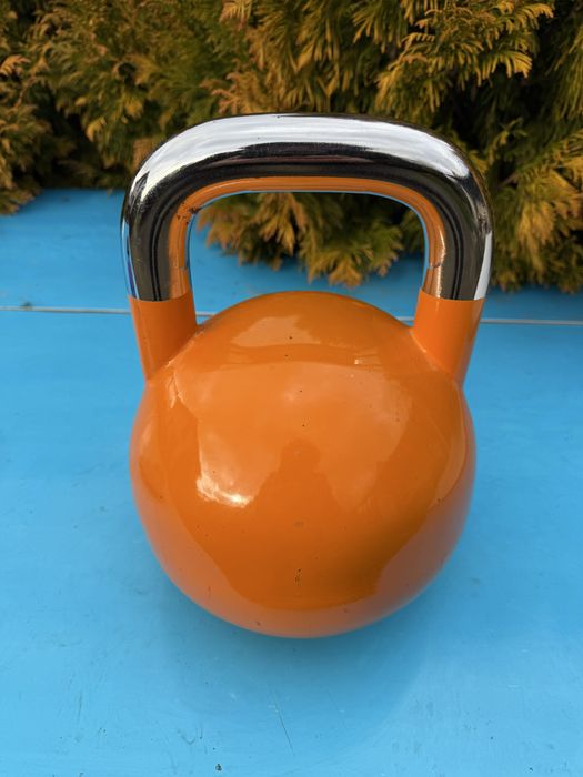 Гиря 28 кг стан відмінний , є пару сколів