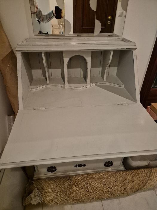 Escrivaninha em muito bom estado