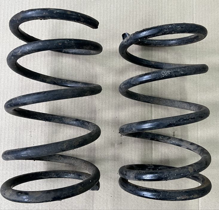 Задние пружини Toyota Rav4 200-2005