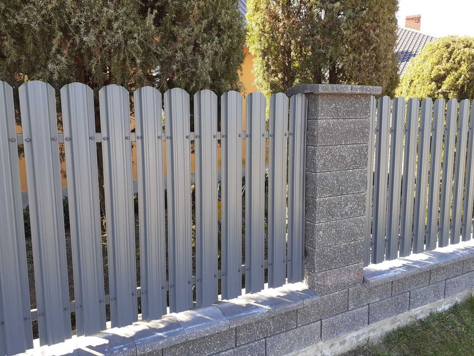 Metalowe sztachety ogrodzeniowe BUDMAT - Zainwestuj w spokój i wygodę!