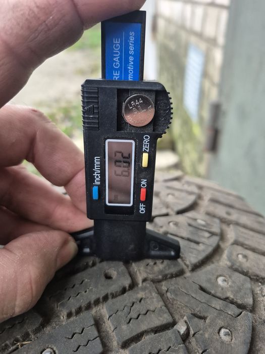 Продам пару зимних шин 205/55/r17 Continental Ice Contact 2